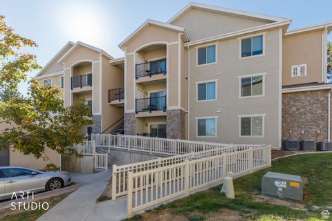 Photo of 182 W SPRINGVIEW DR, Saratoga Springs, UT 84045 (MLS # 2119780)