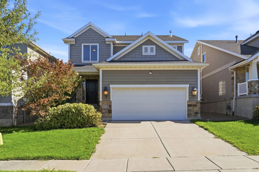 Photo of 921 S CHESTNUT DR, Fruit Heights, UT 84037 (MLS # 2183960)
