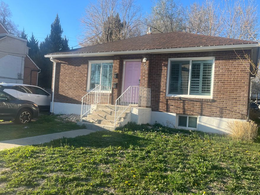 Great updated duplex very close to BYU. New kitchens and bathrooms, in the last few years. There is a pickle ball court in the back yard!