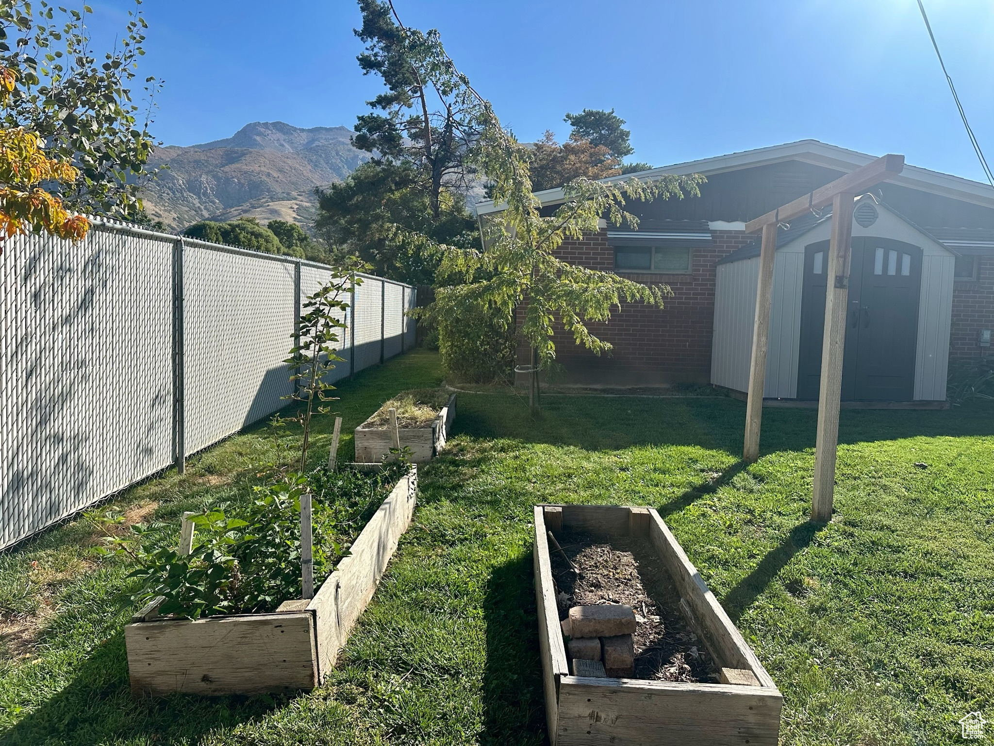 COUNTRY HILLS ADDITION - Residential