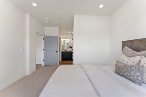 Tiny photo for 747 W PERIWINKLE LN #301, Saint George, UT 84790 (MLS # 2135881)