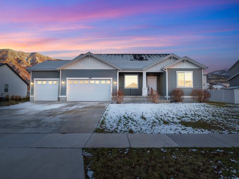 Tiny photo for 1077 S RED BARN VIEW DR, Santaquin, UT 84655 (MLS # 2126071)