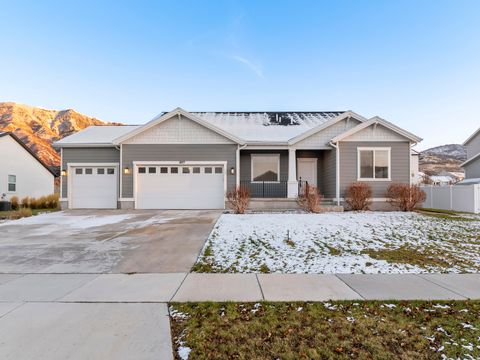 Photo of 1077 S RED BARN VIEW DR, Santaquin, UT 84655 (MLS # 2126071)