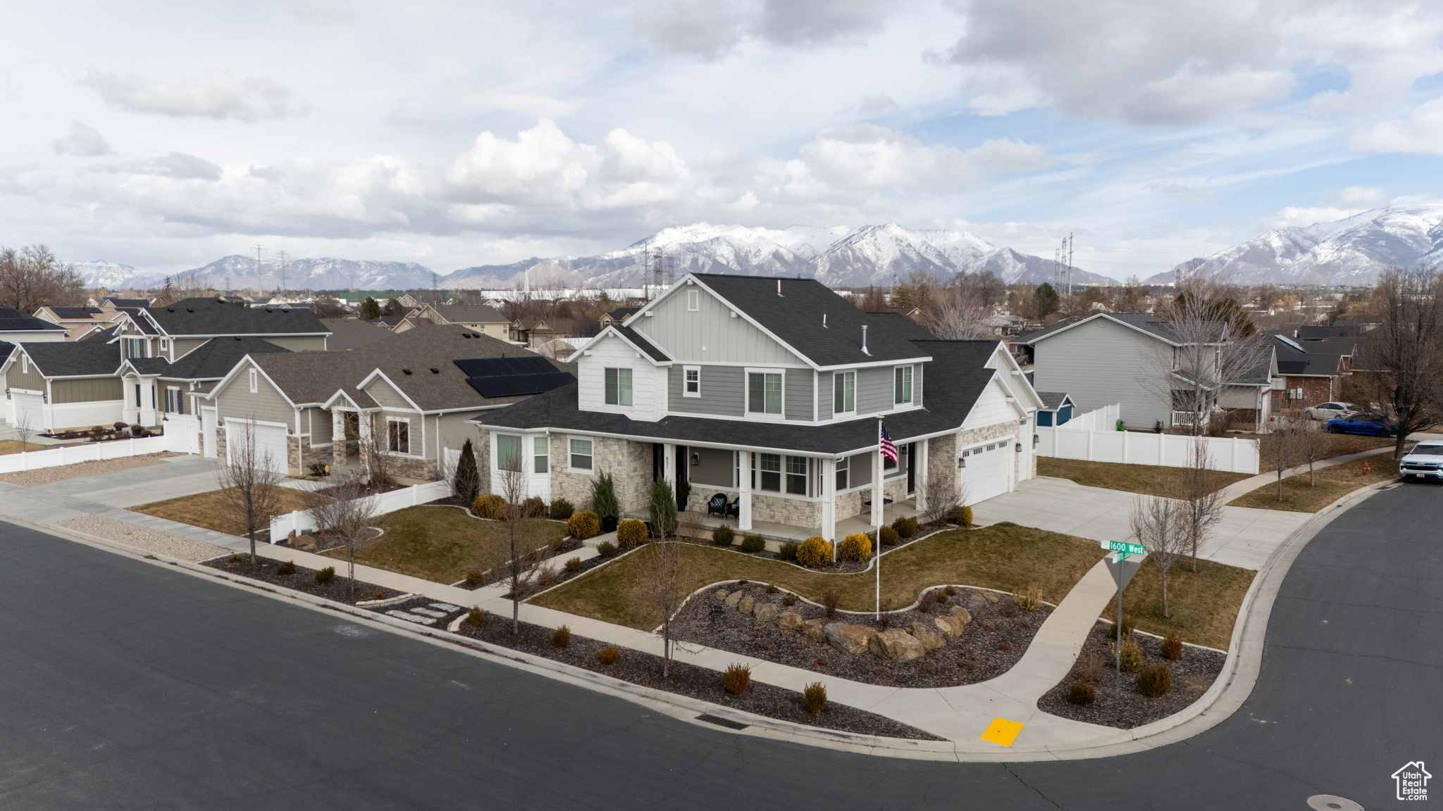 LAURELWOOD LANE - Residential