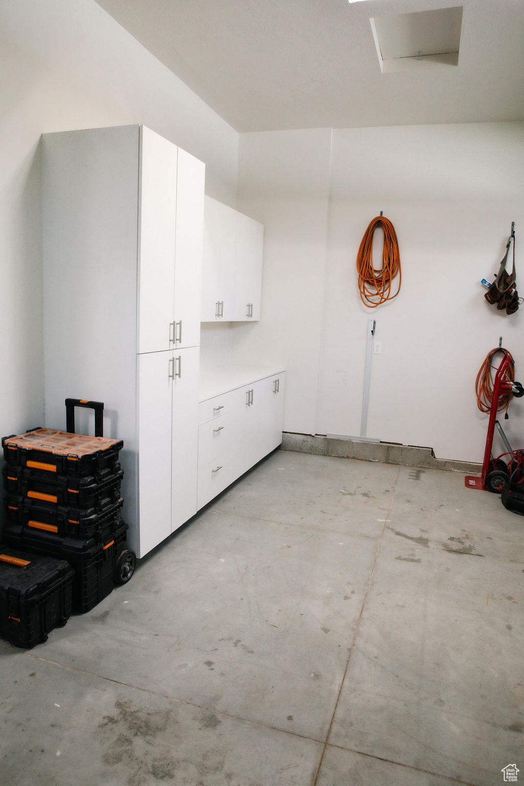 LAURELWOOD LANE - Residential