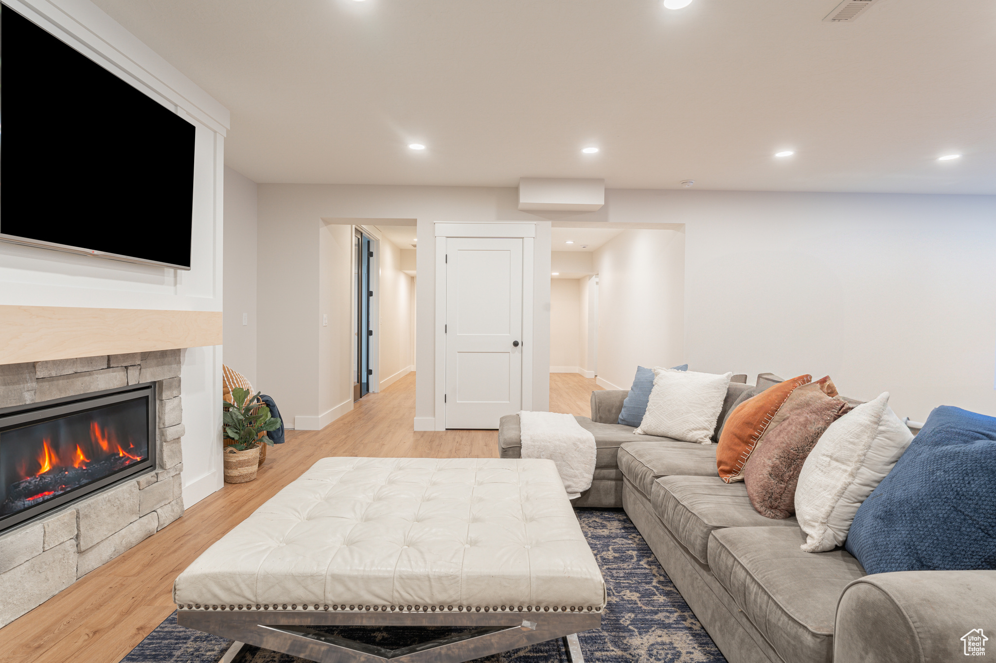 LAURELWOOD LANE - Residential