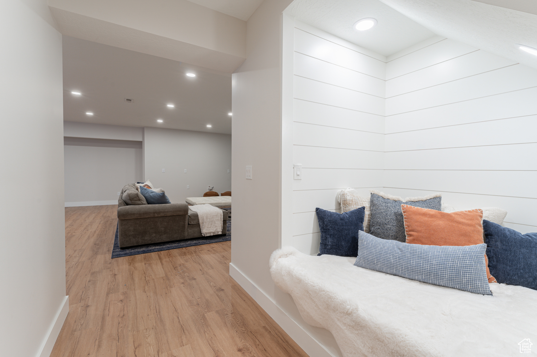 LAURELWOOD LANE - Residential