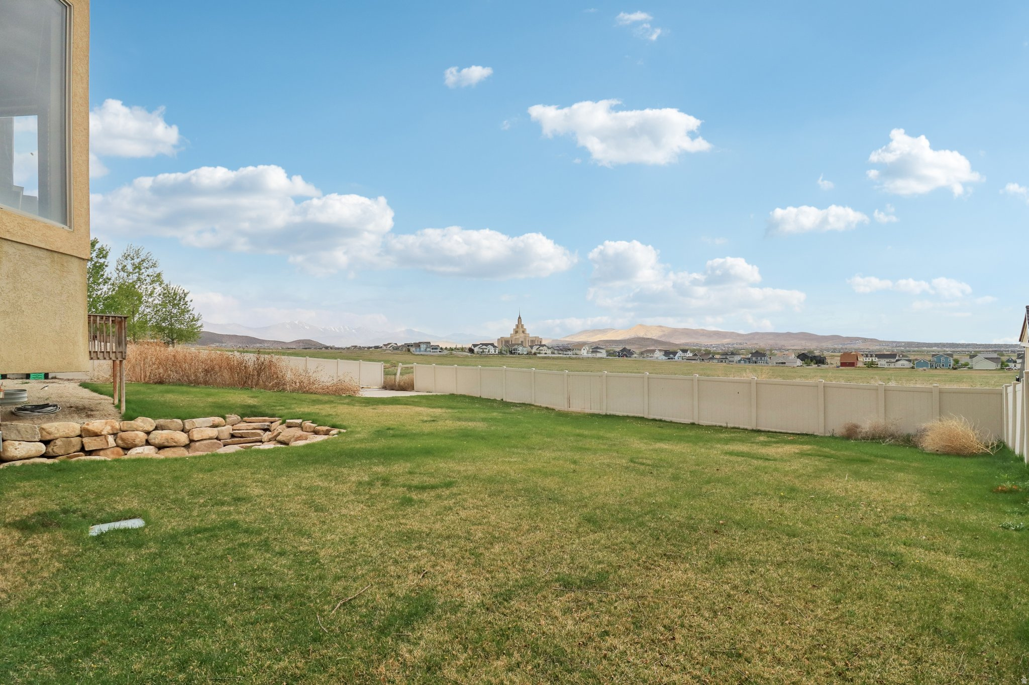 THE BENCHES - Residential