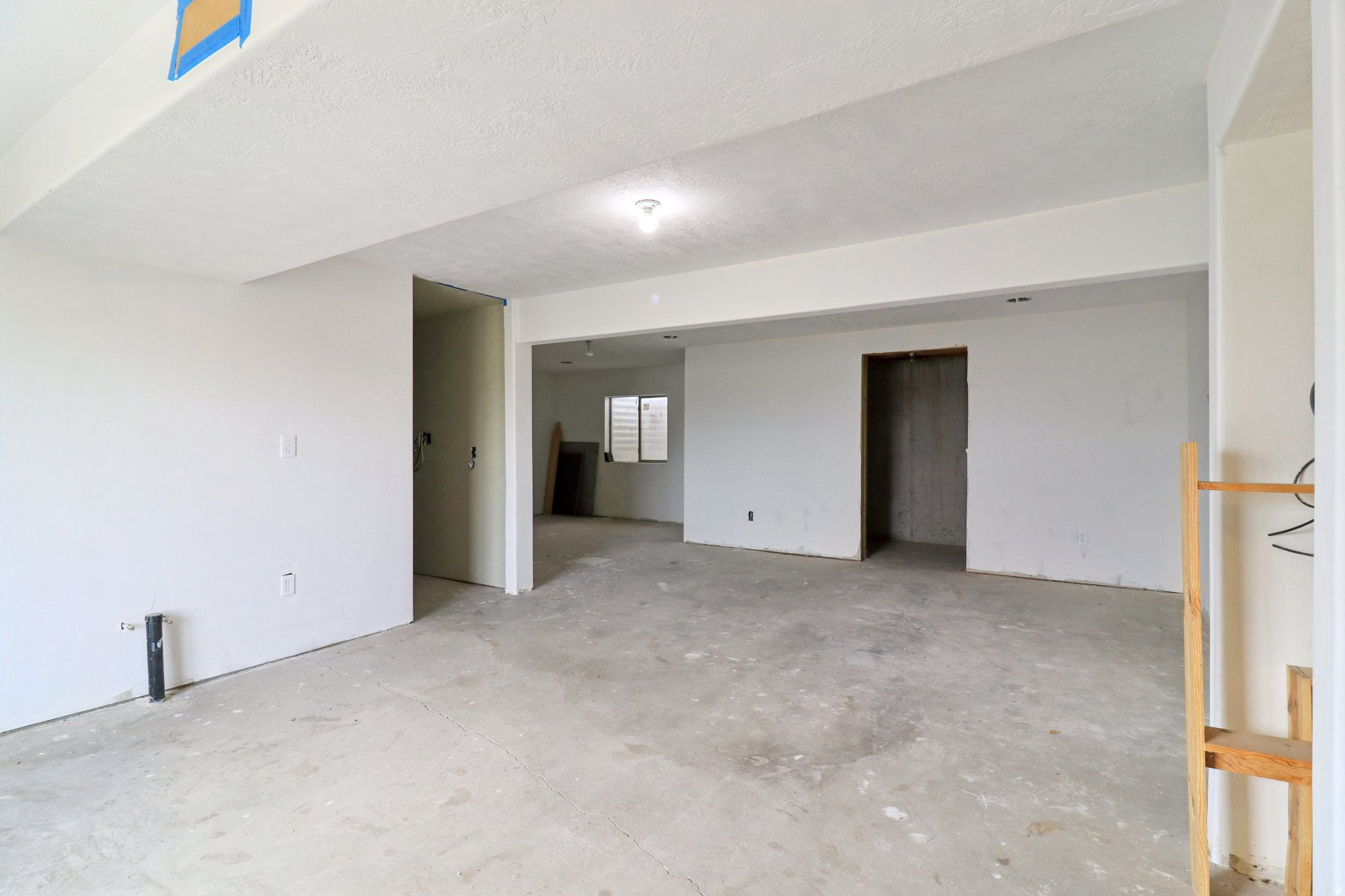 THE BENCHES - Residential