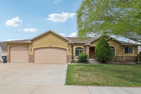 Photo of 486 W MEADOW CREST WAY N, Saratoga Springs, UT 84045 (MLS # 2150921)