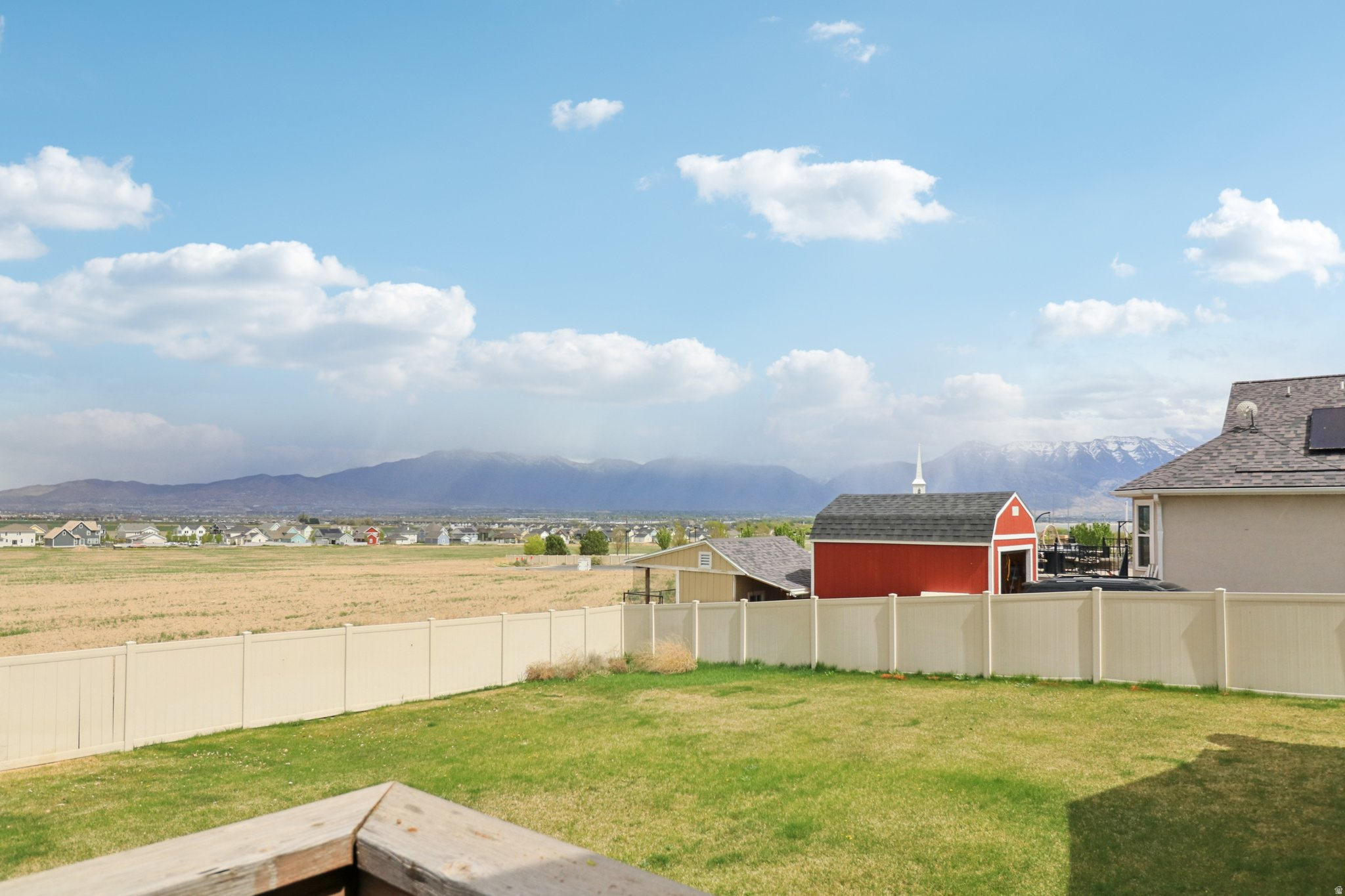 THE BENCHES - Residential