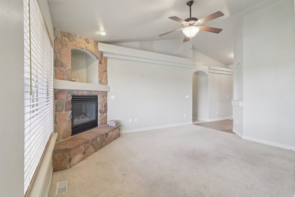 Photo of 486 W MEADOW CREST WAY N, Saratoga Springs, UT 84045 (MLS # 2150921)