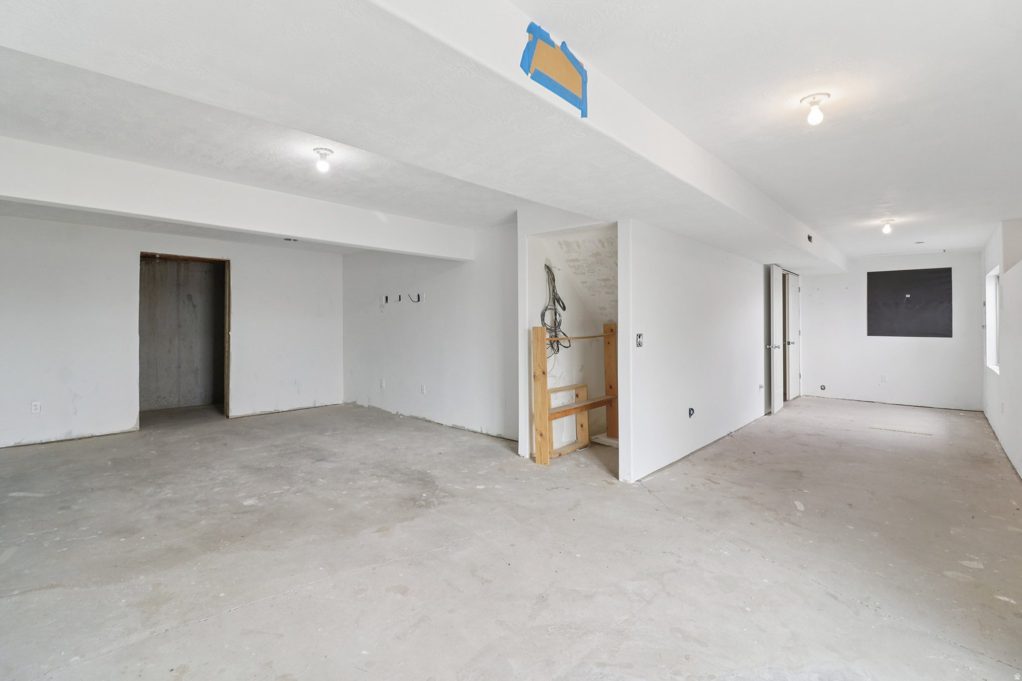 THE BENCHES - Residential