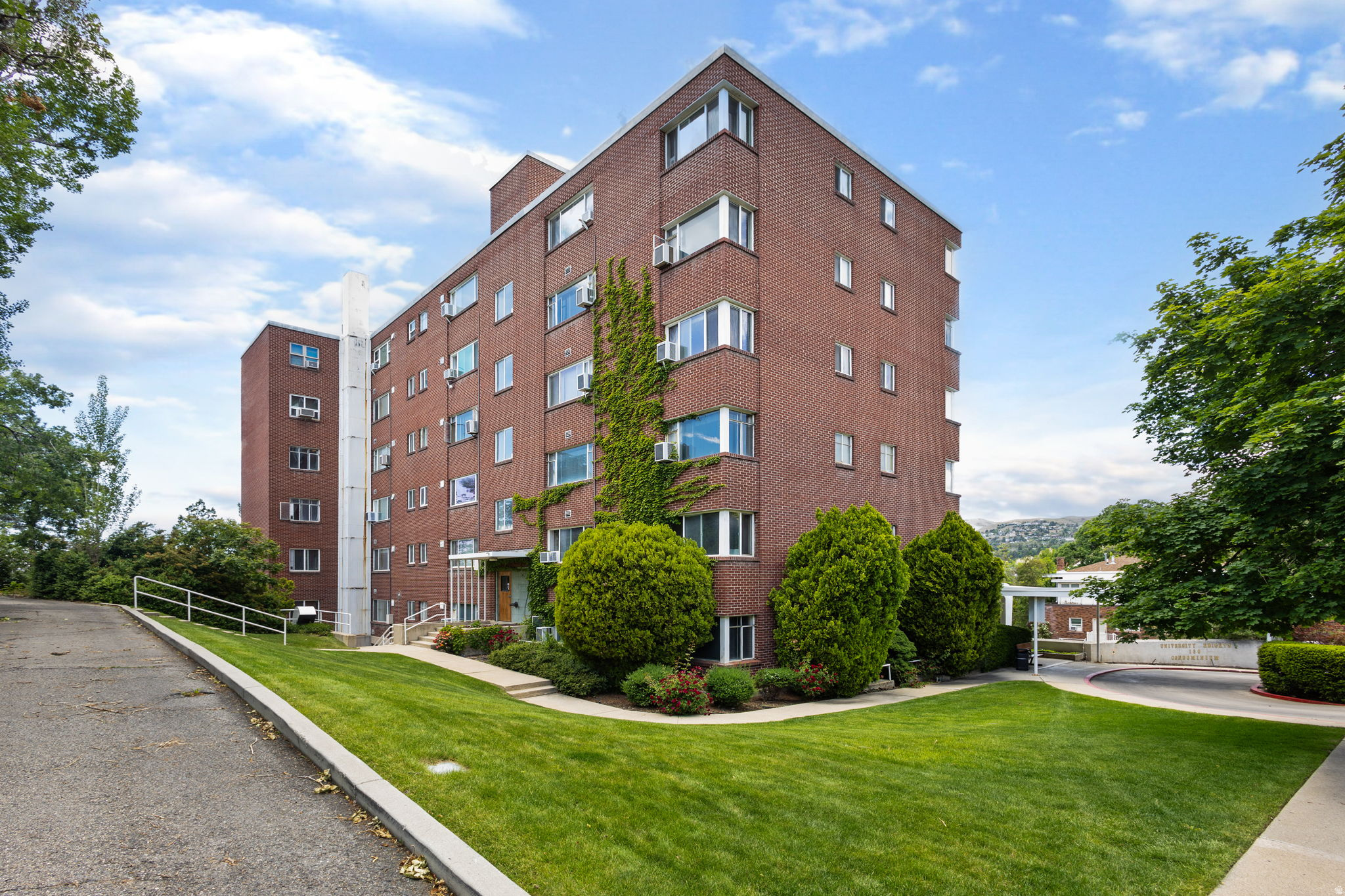 UNIVERSITY HEIGHTS - Residential