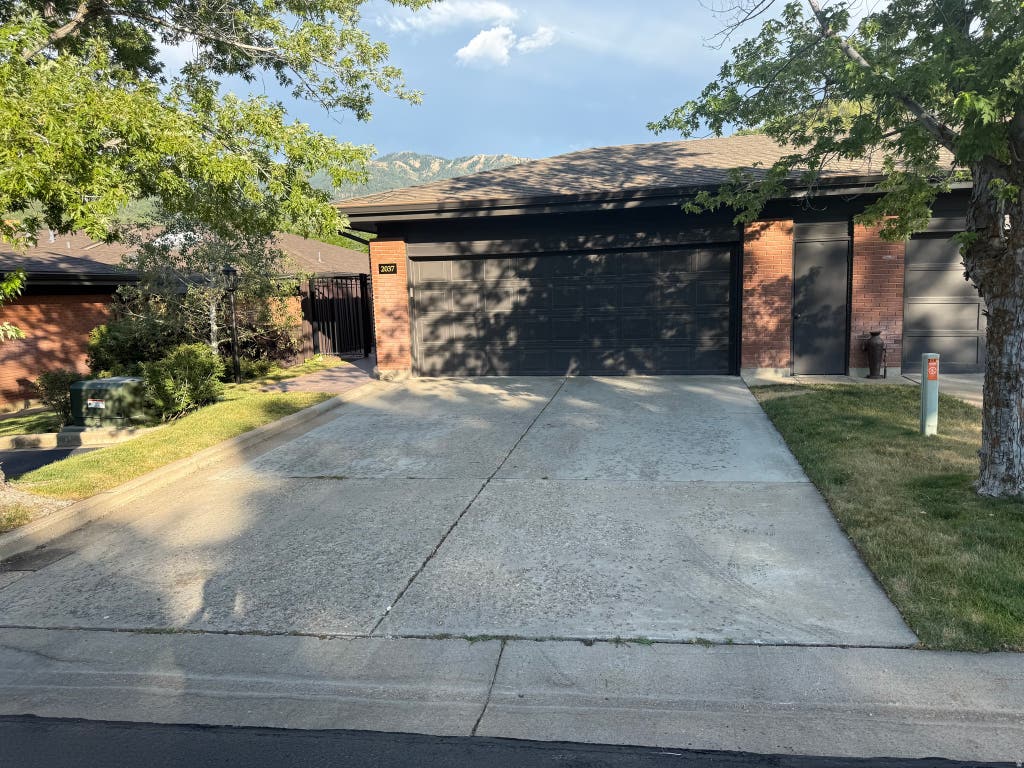 Photo of 2037 S MAPLEVIEW DR E, Bountiful, UT 84010 (MLS # 2175089)