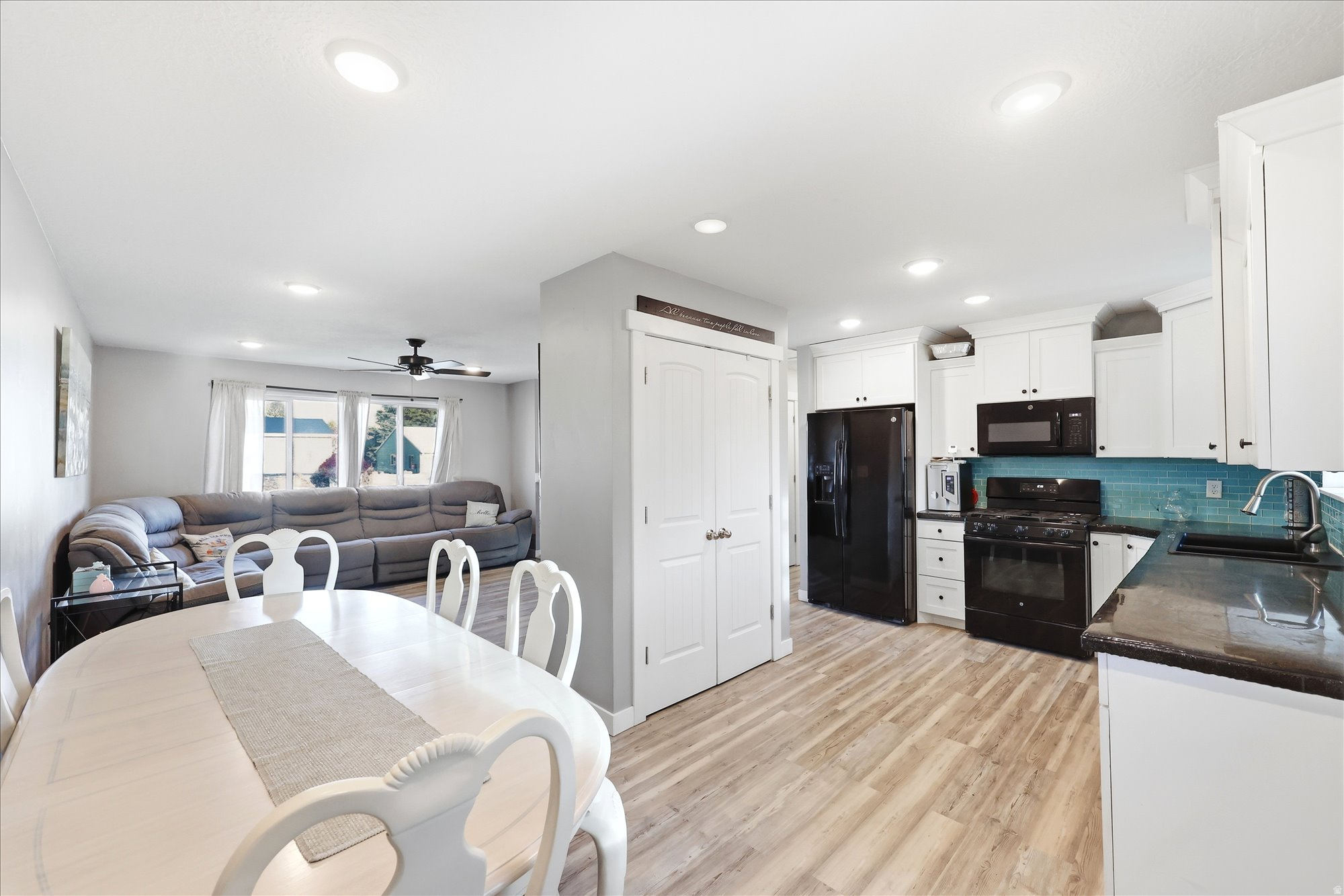 MOARK ESTATES - Residential