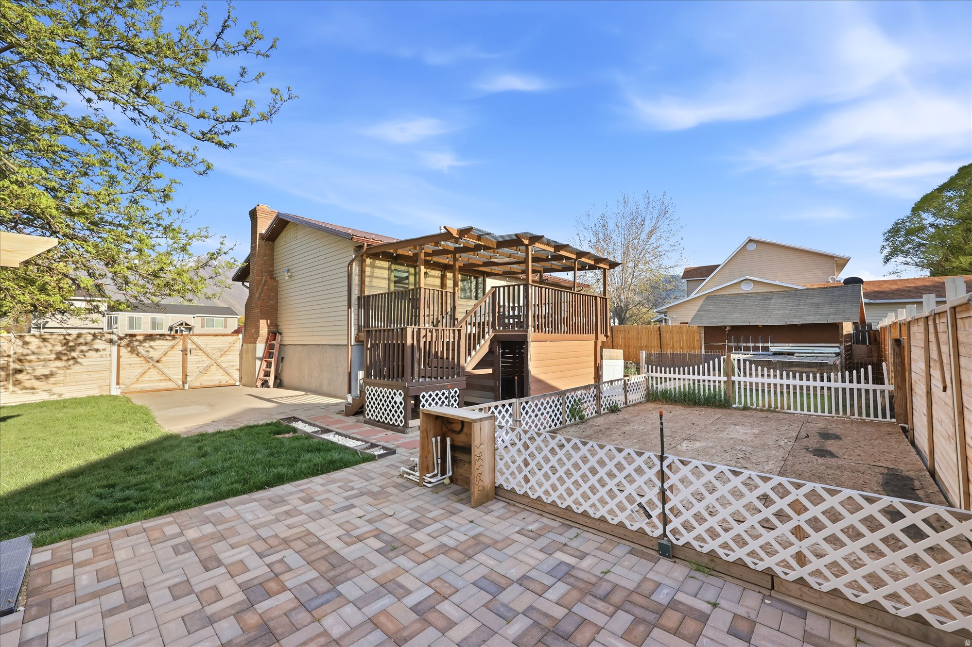 MOARK ESTATES - Residential