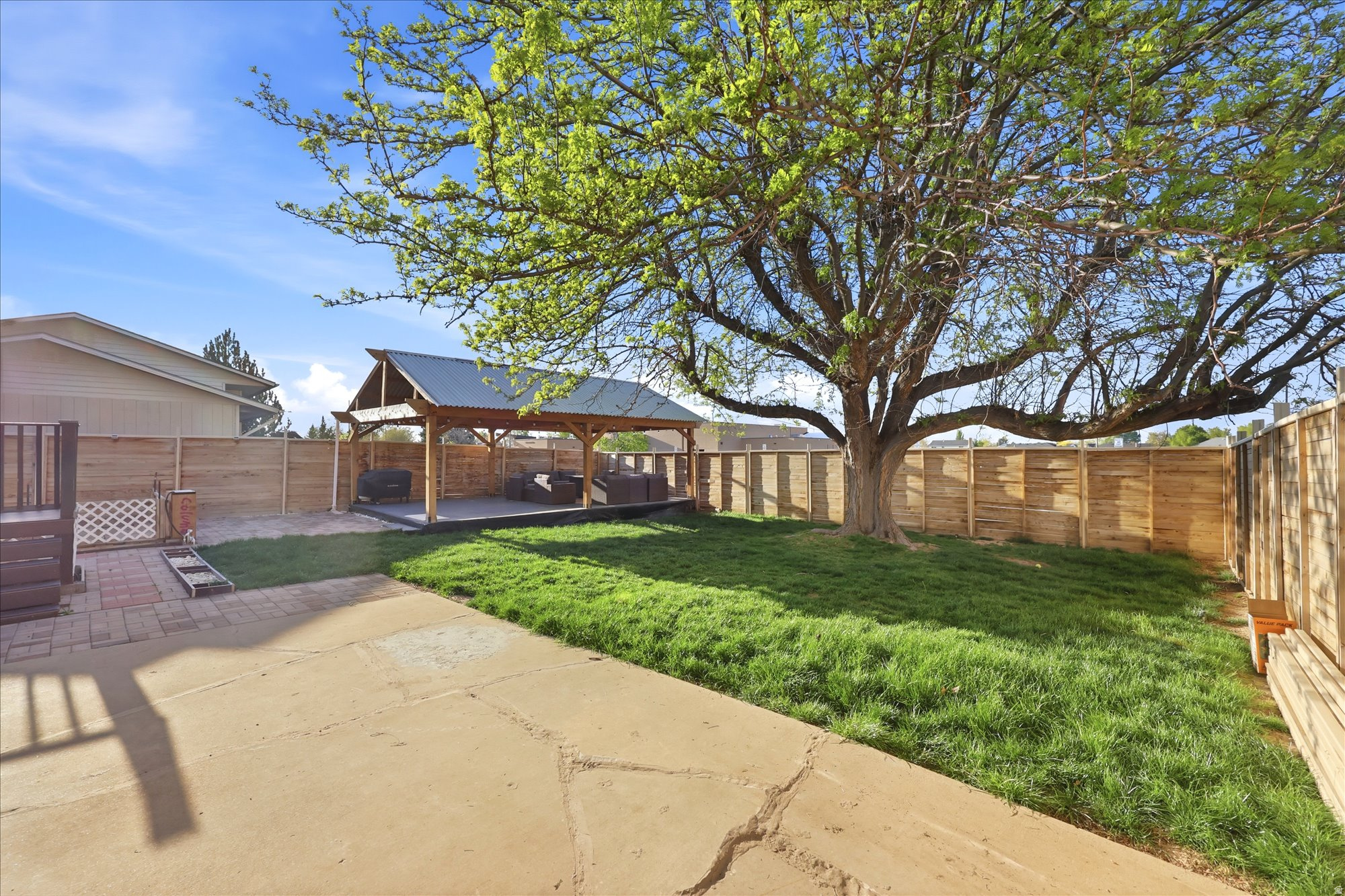 MOARK ESTATES - Residential