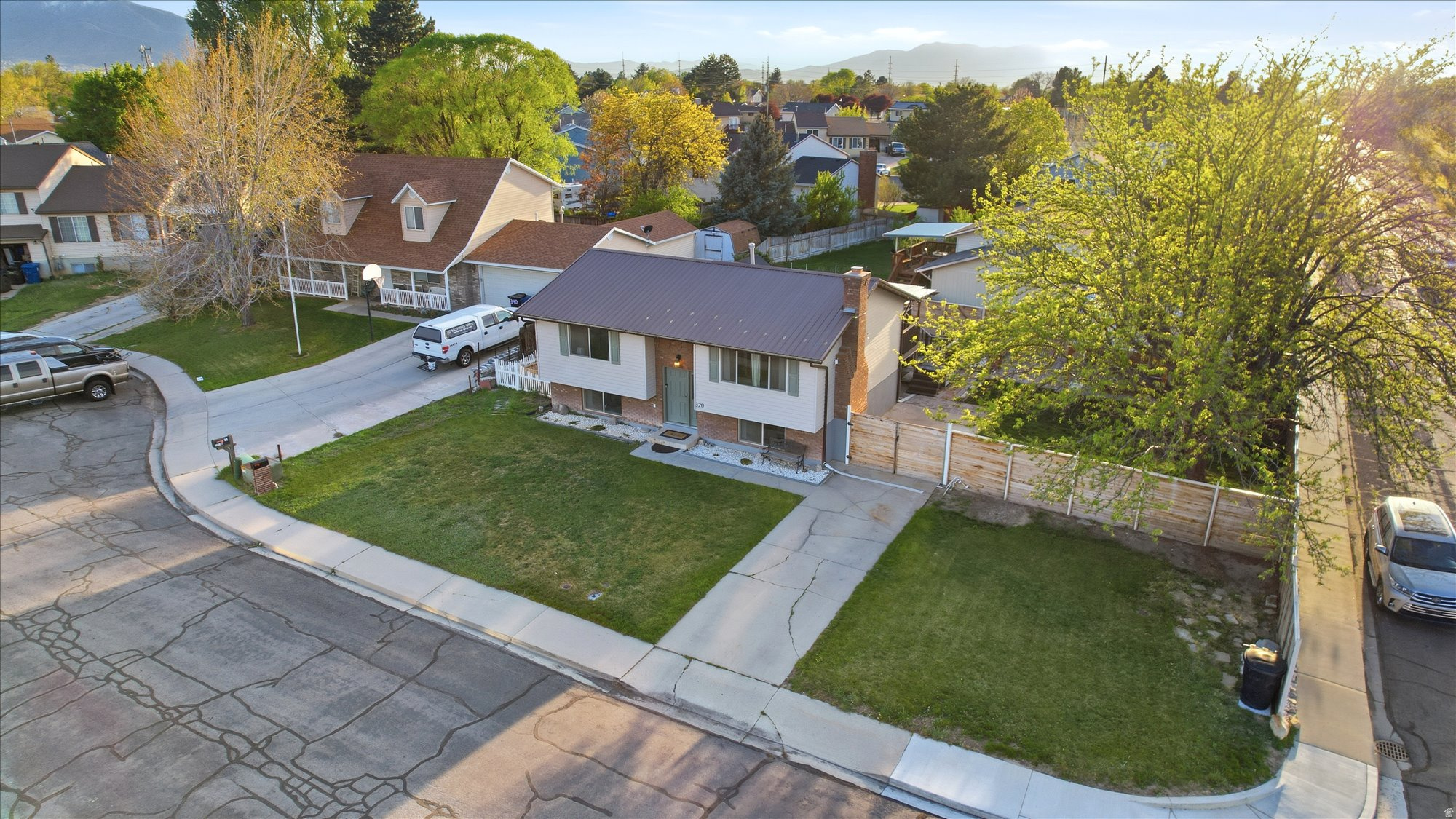 MOARK ESTATES - Residential