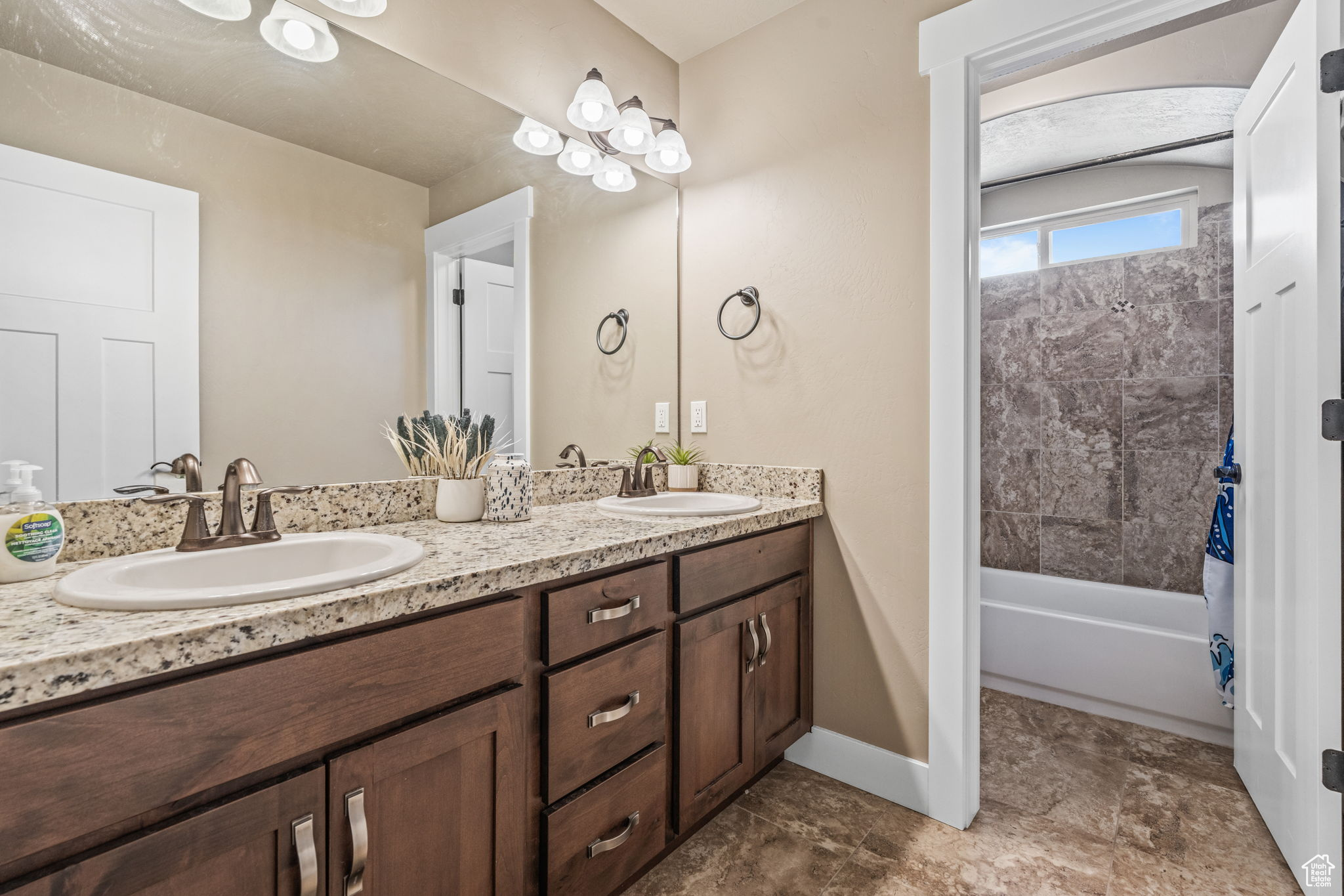 LOOKOUT RIDGE - Residential