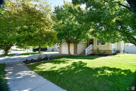 Tiny photo for 2337 S 50 E, Clearfield, UT 84015 (MLS # 2113882)