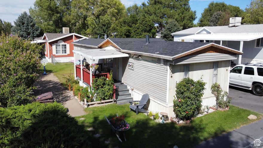 This 2 bedroom, 2 bathroom trailer is an investor special. Kitchen is newly remodeled. The home features new AC, water heater, roof and porch. Come make this trailer your own! Schedule your appointment today!