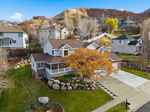 Photo of 3759 S HUNTINGTON DR, Bountiful, UT 84010 (MLS # 2126040)