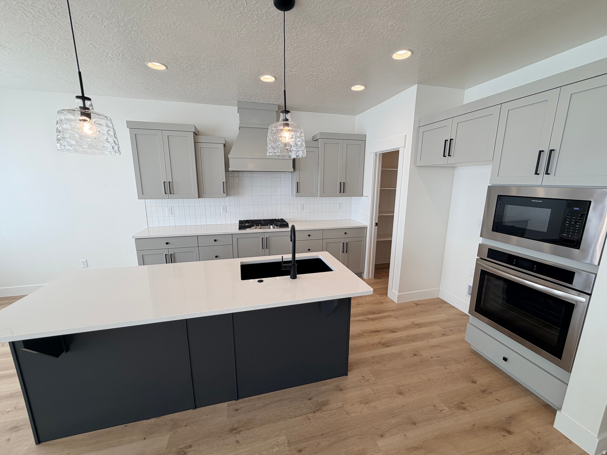 RED PINE 2 - Residential