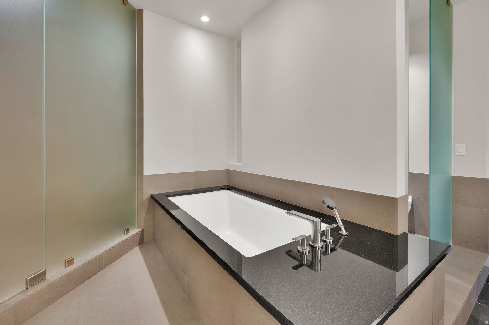 AMERICAN TOWERS - Residential