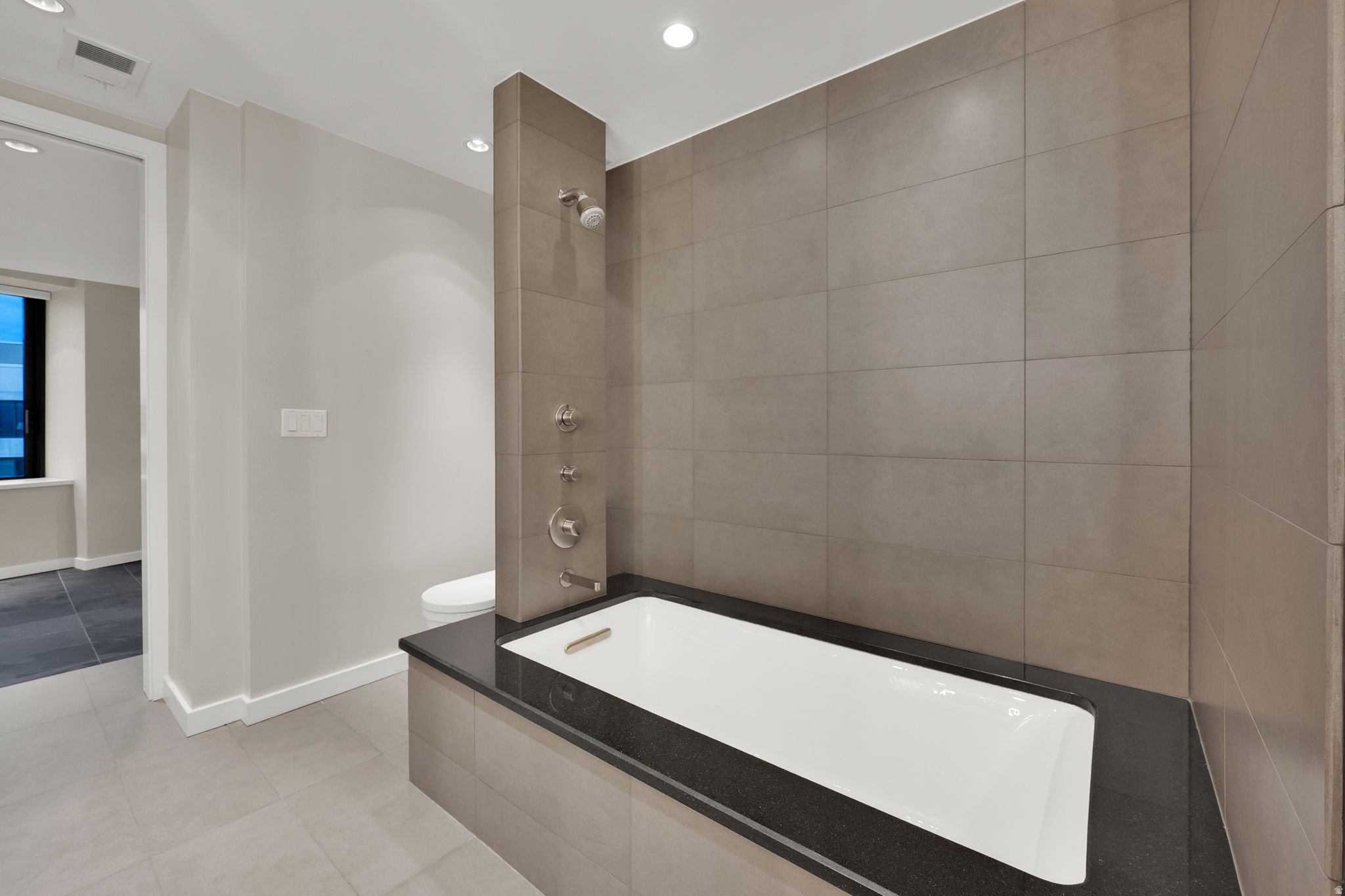 AMERICAN TOWERS - Residential