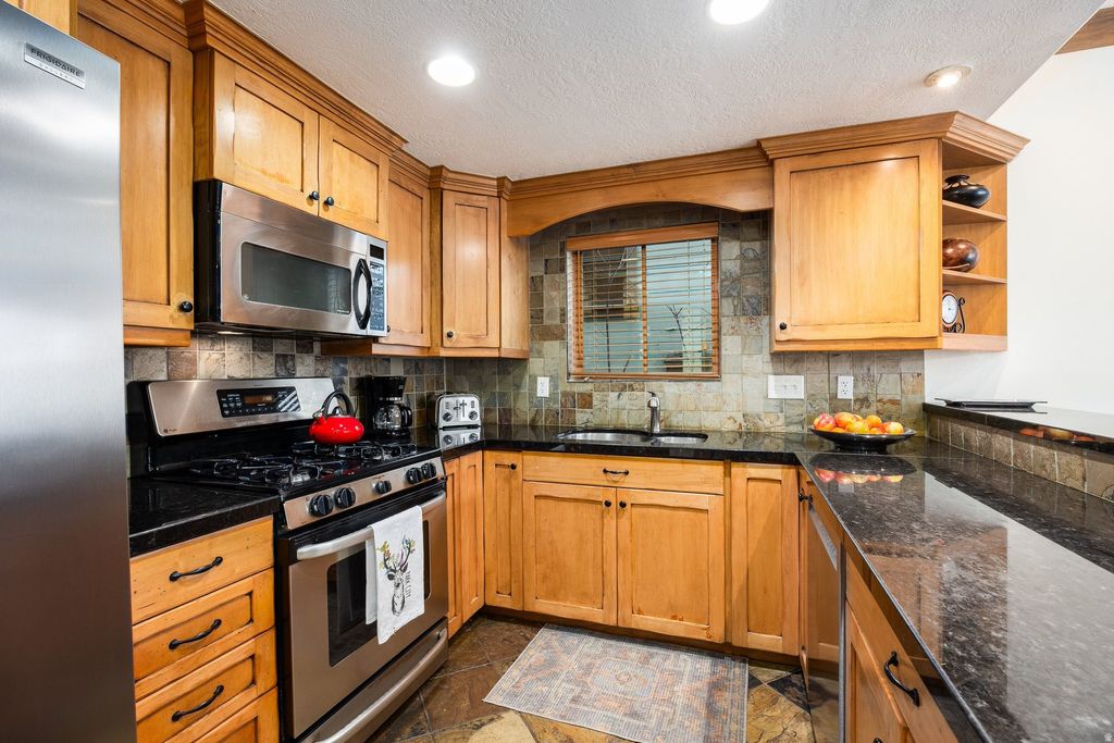 Photo of 1203 EMPIRE AVE, Park City, UT 84060 (MLS # 2137200)