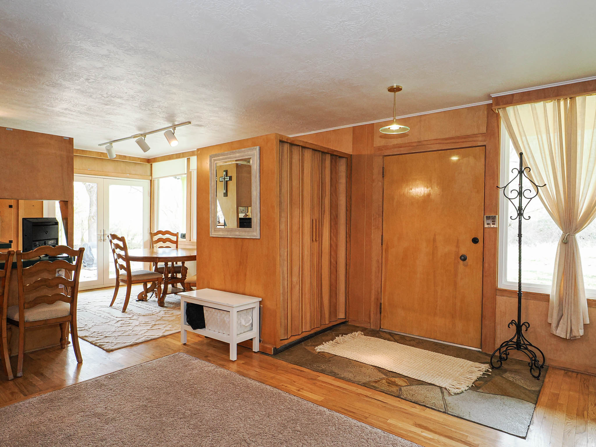 EMIGRATION - Residential