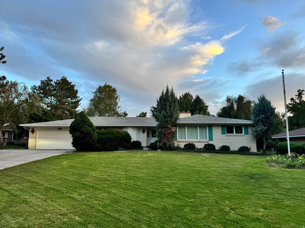 Photo of 2132 E APPLEWOOD AVE #9, Holladay, UT 84121 (MLS # 2185473)