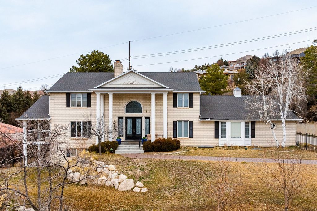 Photo of 325 N FEDERAL HEIGHTS CIR, Salt Lake City, UT 84103 (MLS # 2137679)