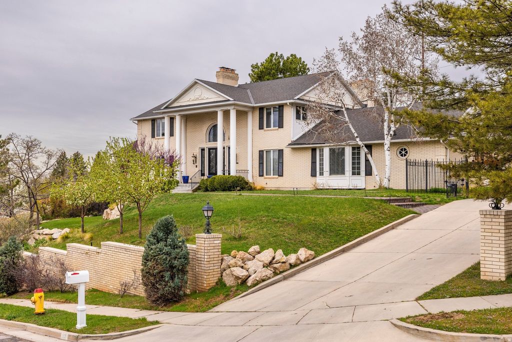 Photo of 325 N FEDERAL HEIGHTS CIR, Salt Lake City, UT 84103 (MLS # 2137679)