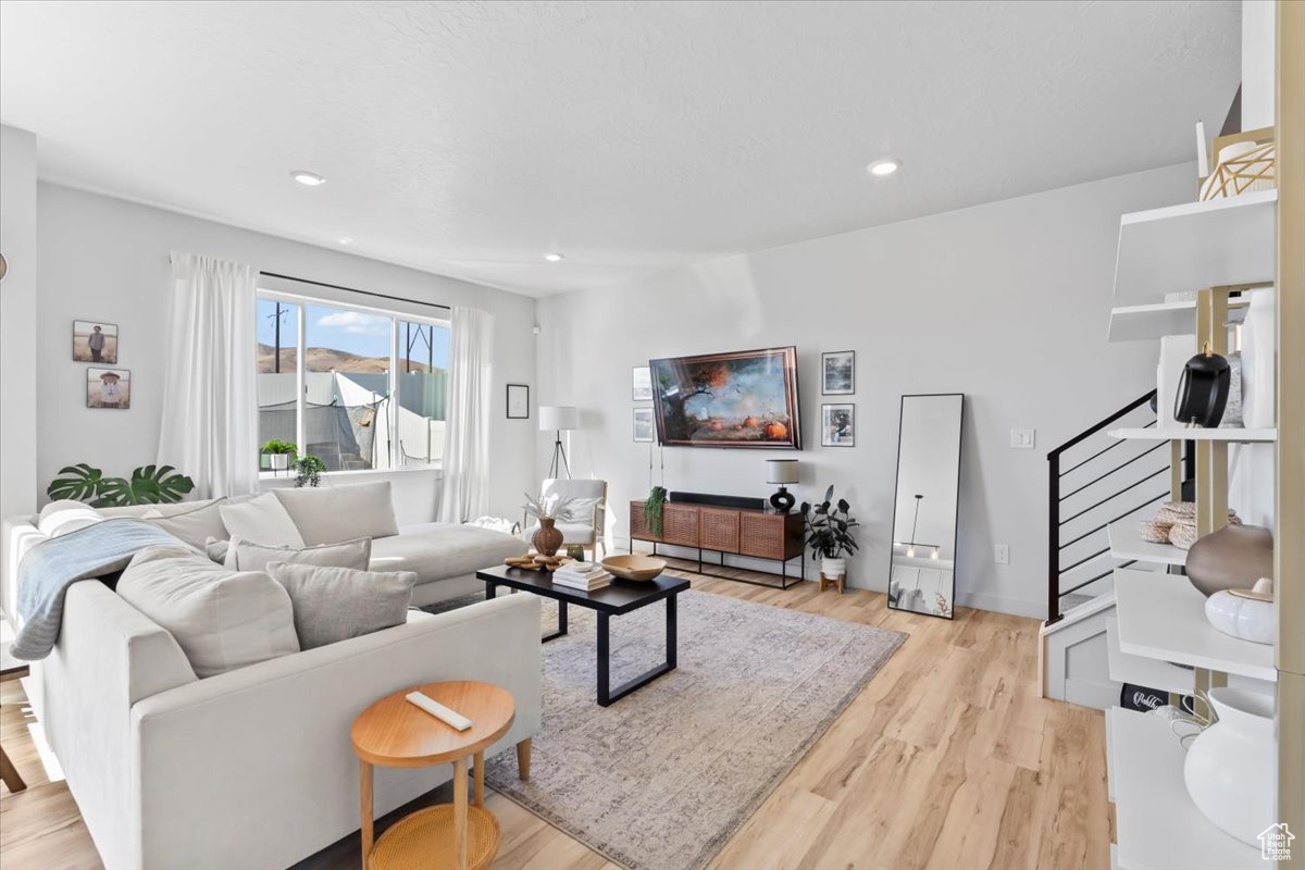 EMERALD CLOVER - Residential