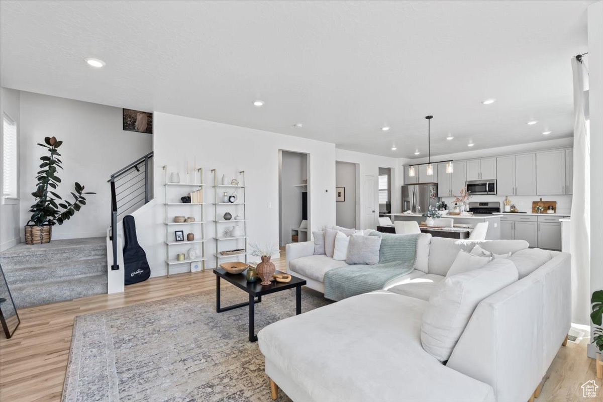 EMERALD CLOVER - Residential