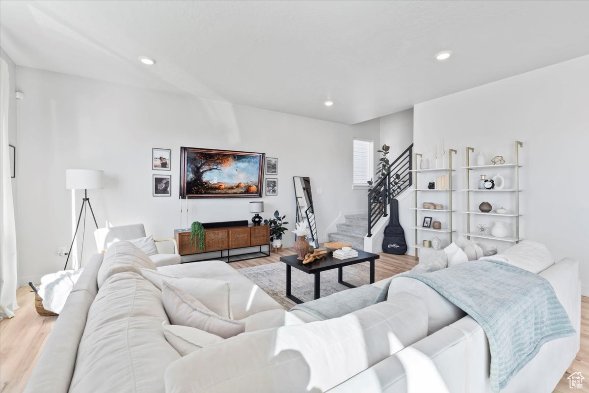 EMERALD CLOVER - Residential