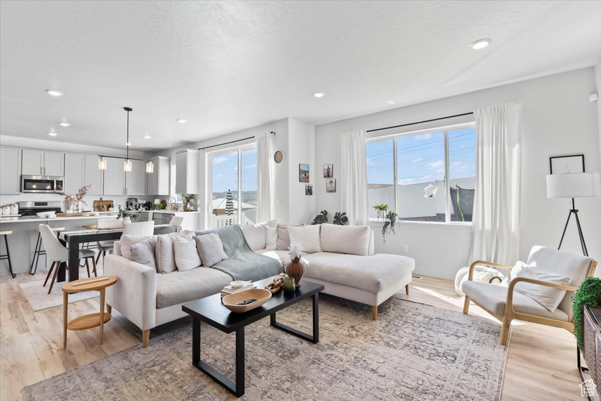 EMERALD CLOVER - Residential