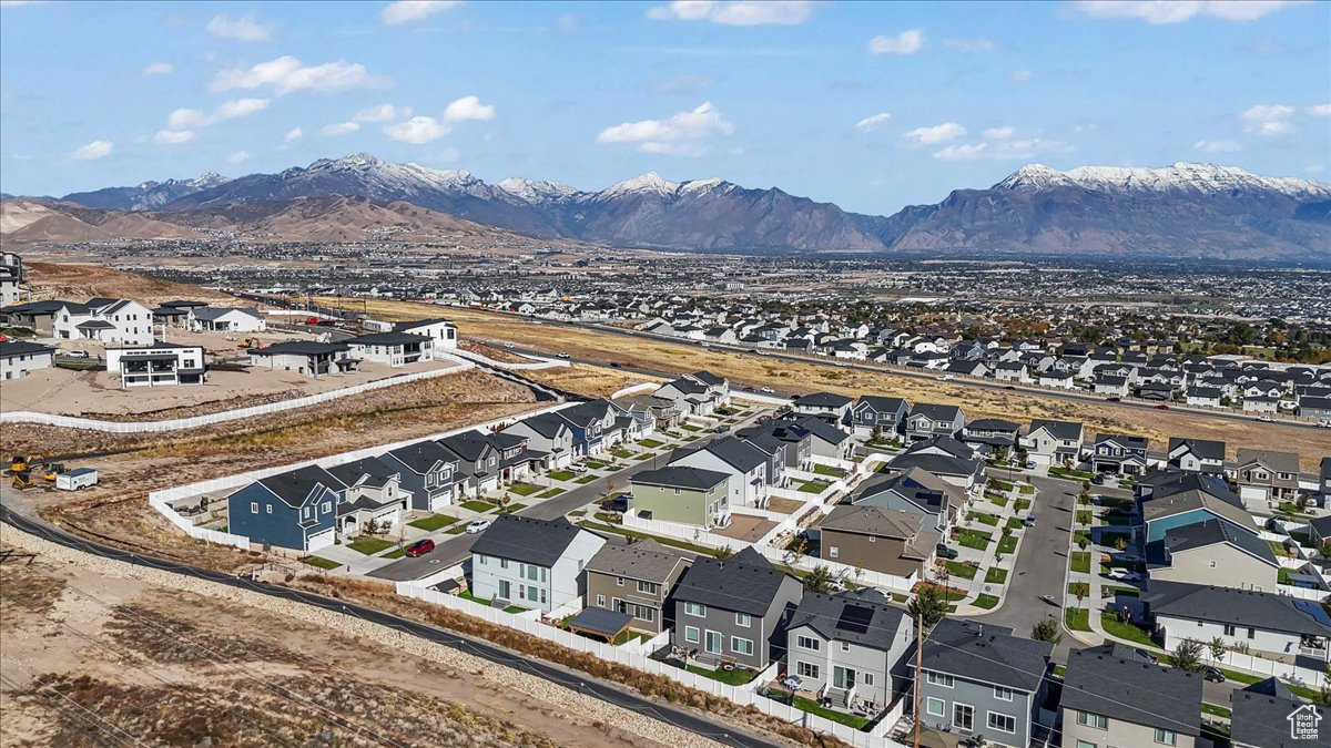 EMERALD CLOVER - Residential