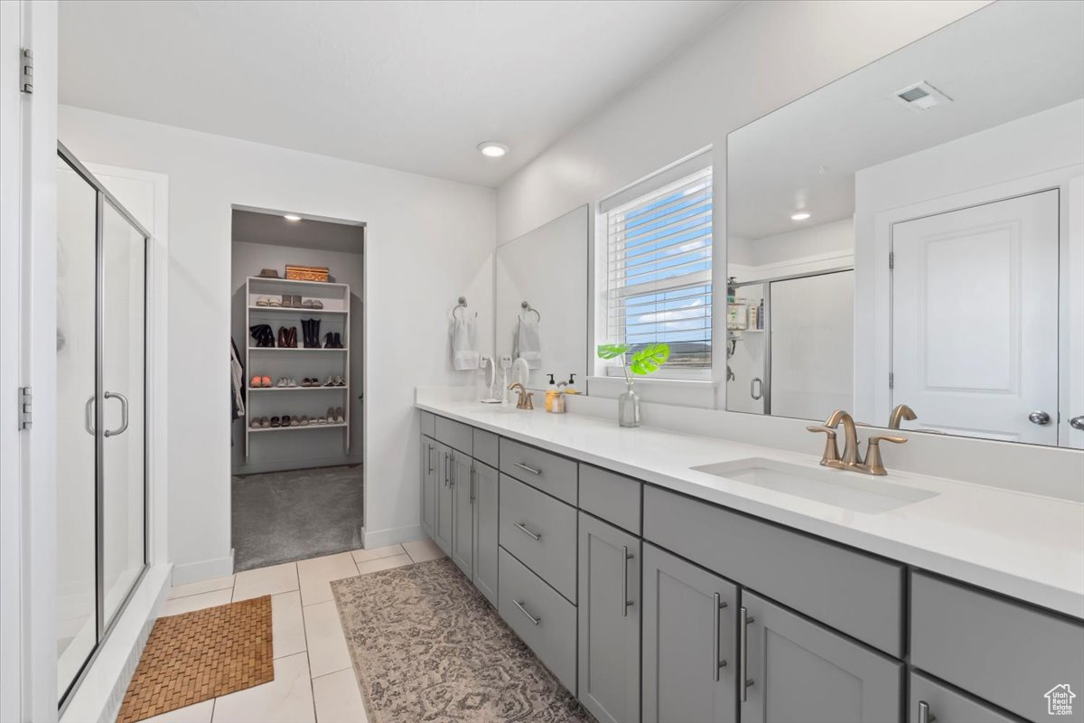 EMERALD CLOVER - Residential