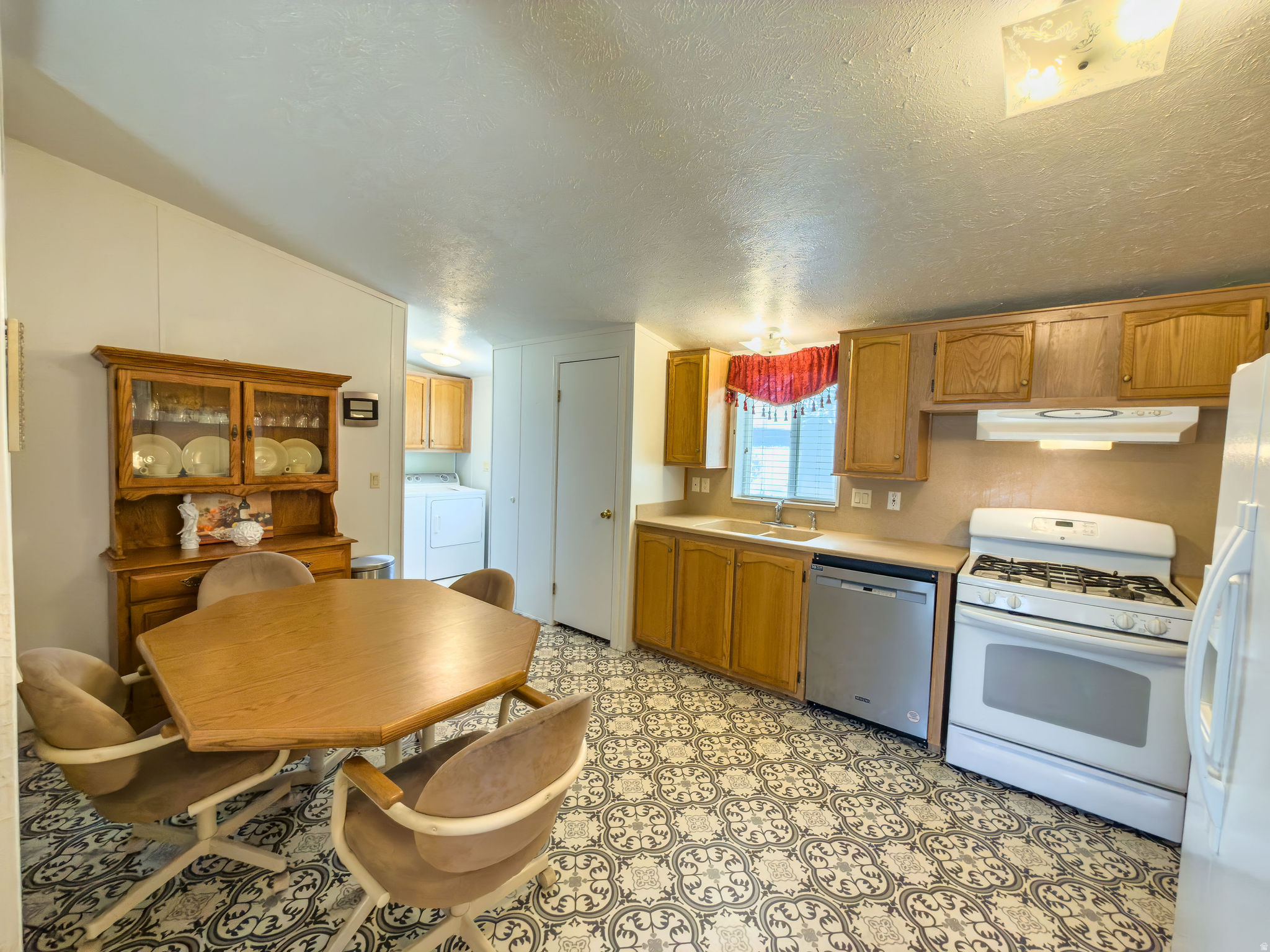 QUAIL HOLLOW ESTATES - Residential