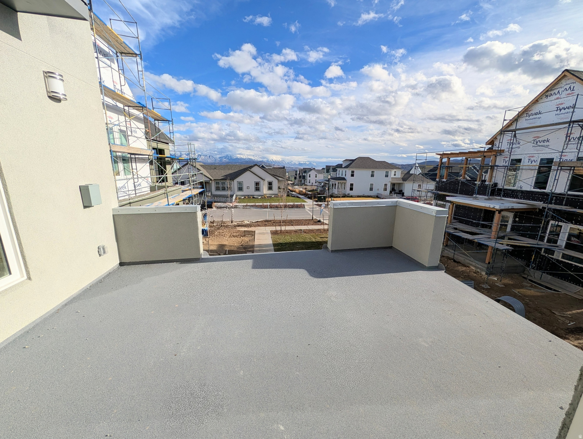 DAYBREAK - Residential