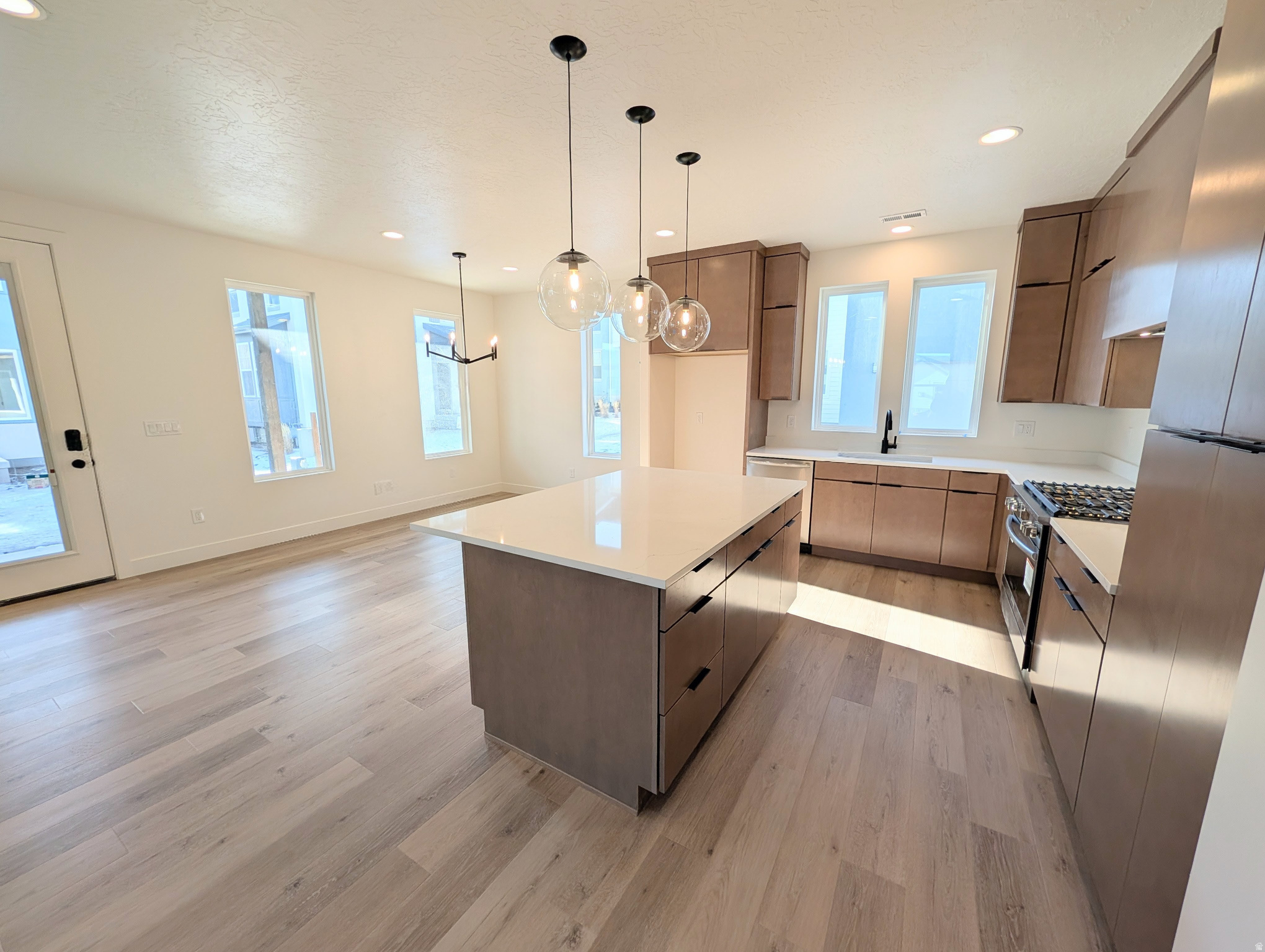 DAYBREAK - Residential