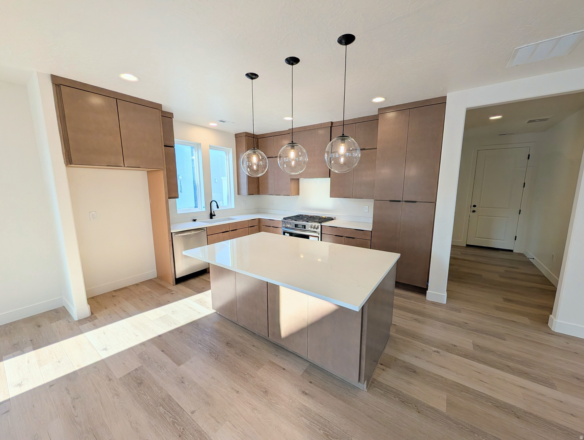 DAYBREAK - Residential