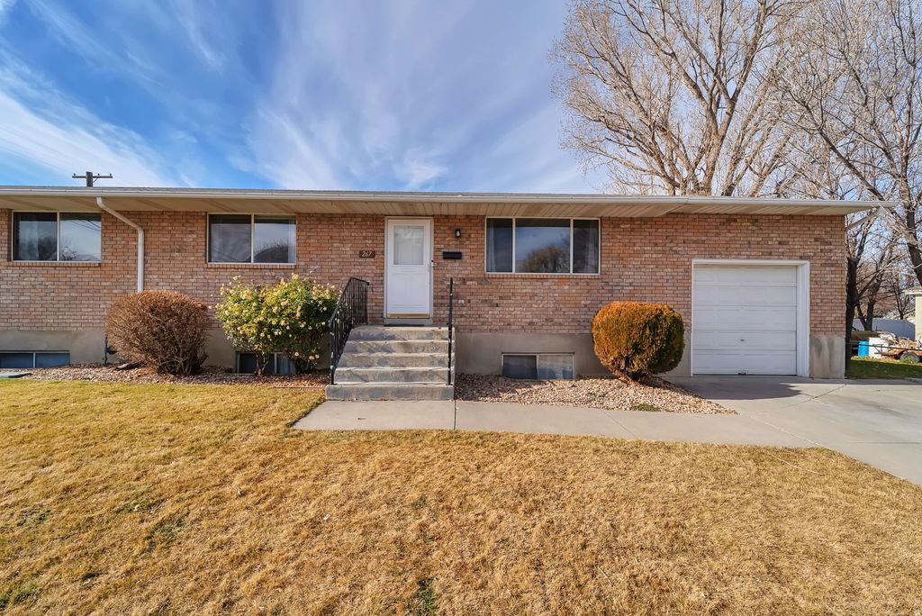 Photo of 265 N 800 E, Spanish Fork, UT 84660 (MLS # 2134013)