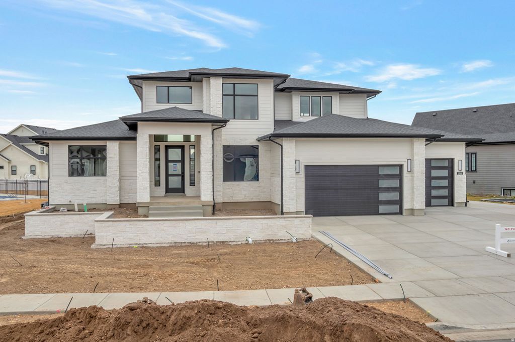 Photo of 1566 W PHEASANT MEADOW DR, Kaysville, UT 84037 (MLS # 2136256)