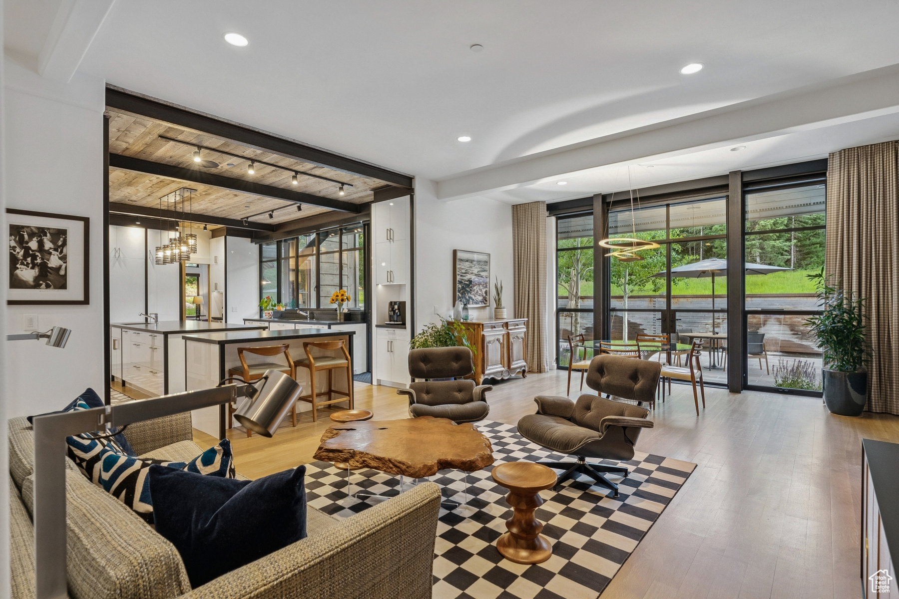 WHITE PINE RANCHES - Residential