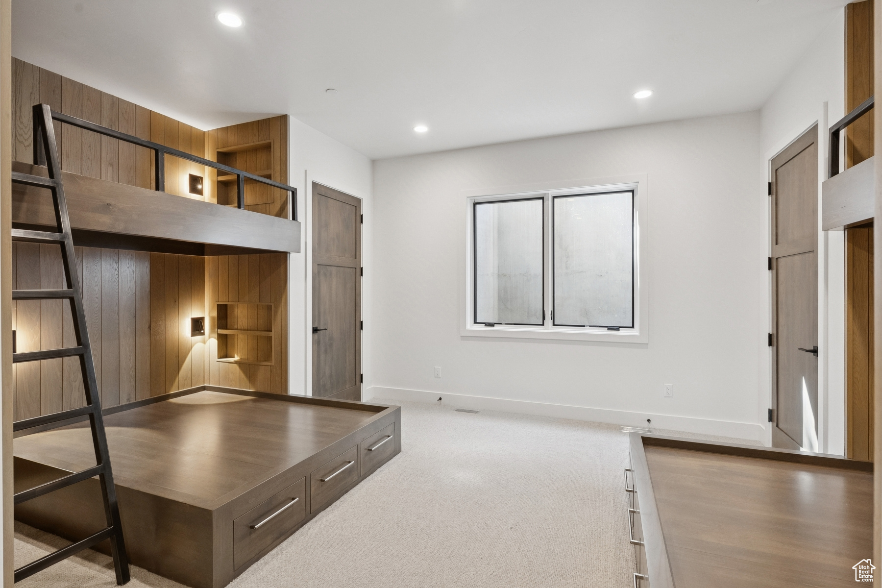 THE OAKS - Residential
