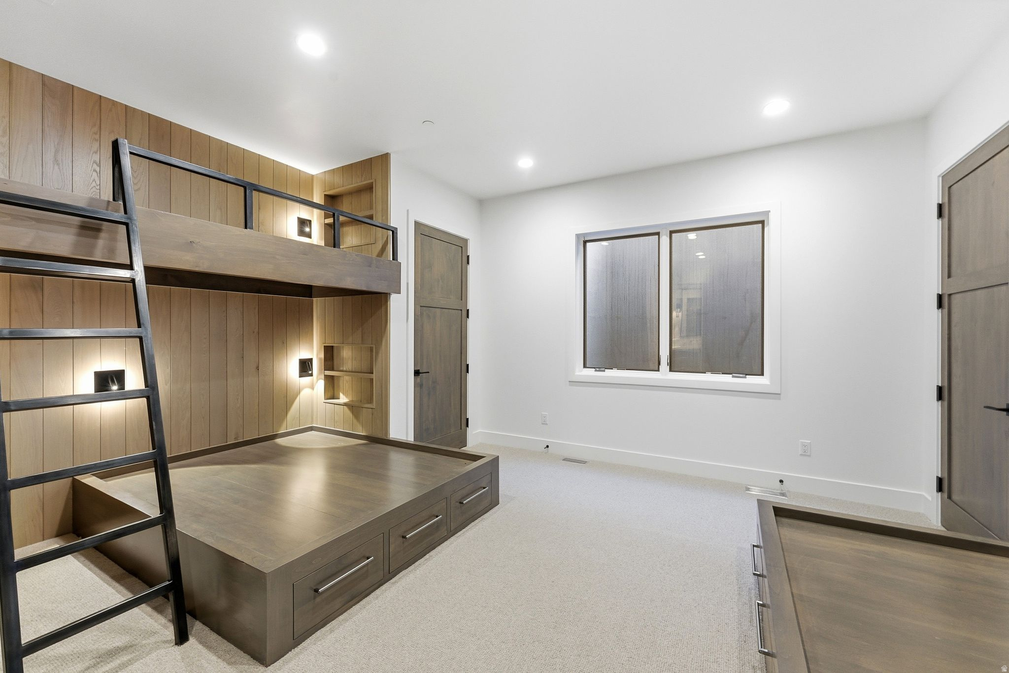 THE OAKS - Residential